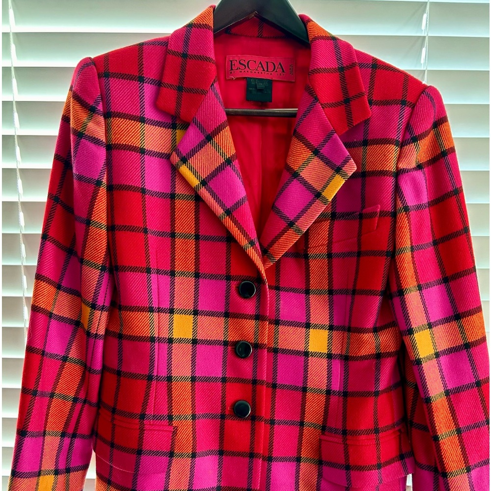 Escada 100% wool blazer